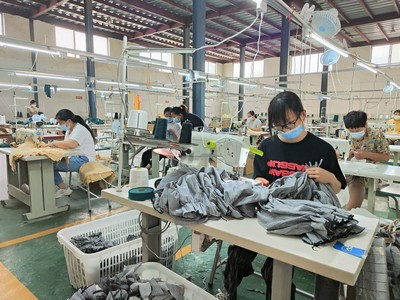 周口淮陽 “引鳳還巢”為鄉(xiāng)村振興提速，服裝制造產(chǎn)業(yè)煥發(fā)新活力